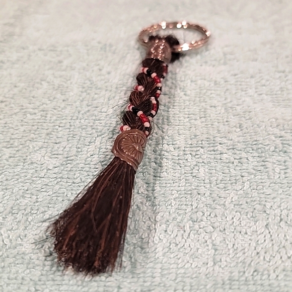 (J20) Horse hair key chain with accent beads - Picture 3 of 3
